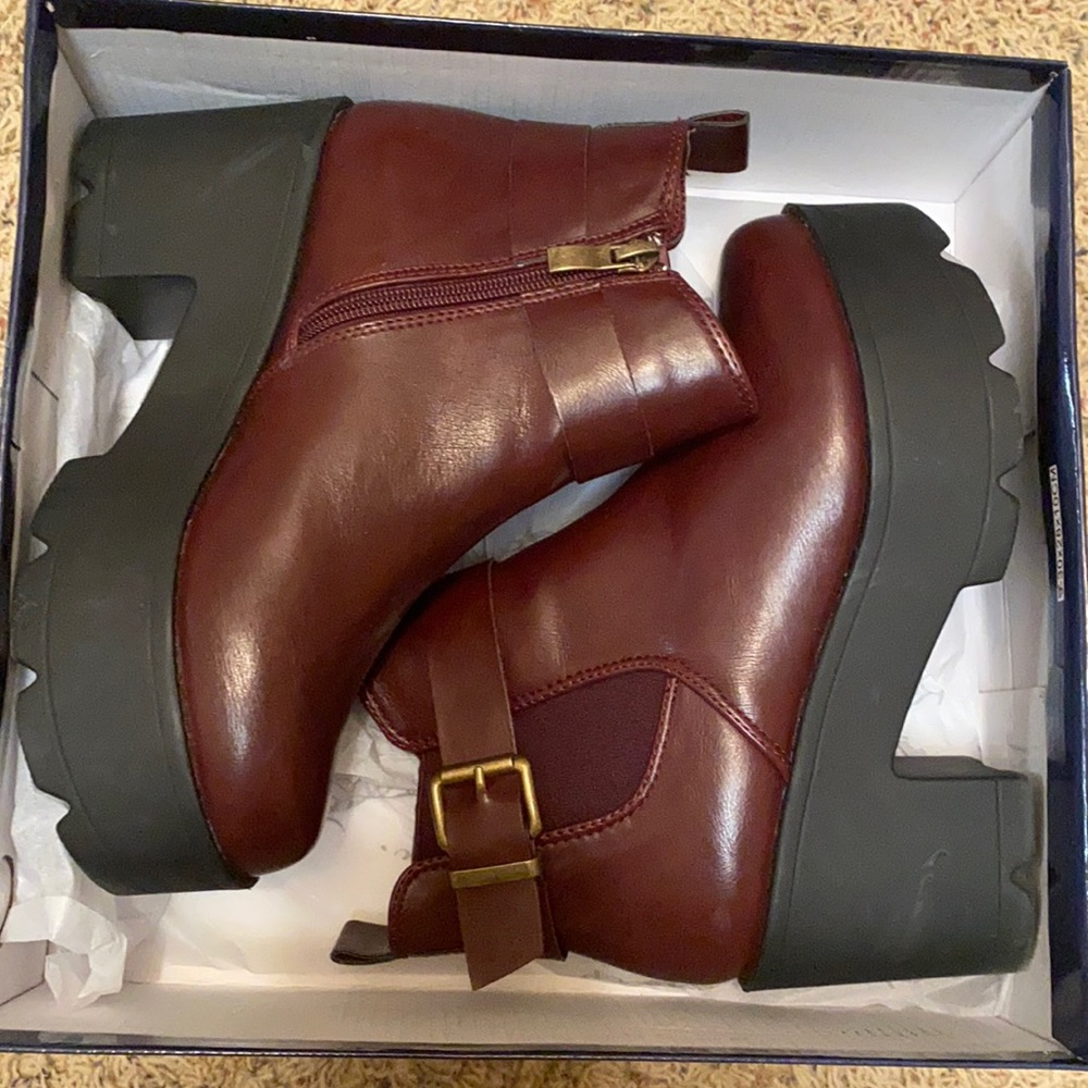 Refresh burgundy chunky booties